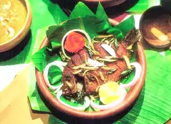 Karimeen Porichathu ( Fish Fry ) & Karimeen Pollichathu ( Kerala Seafood Recipes )
