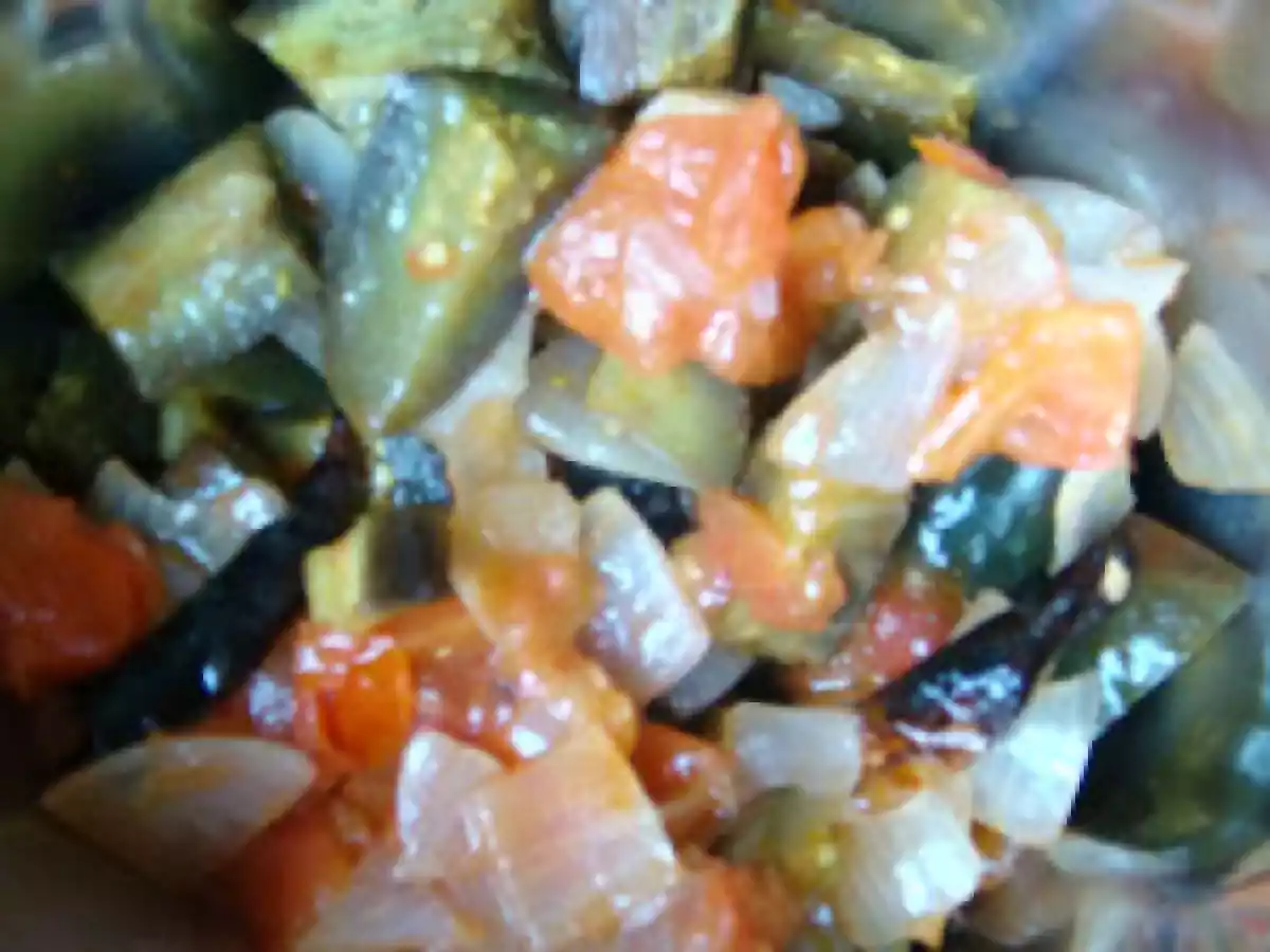 Kathirikai kadasal (brinjal curry) - photo 2