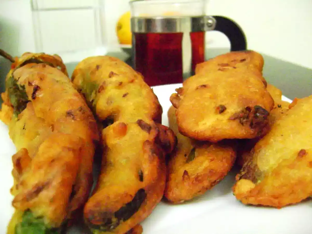 Kaya Baji (Batter fried Raw Banana) and Mulakku Baji (Batter fried Green Pepper)