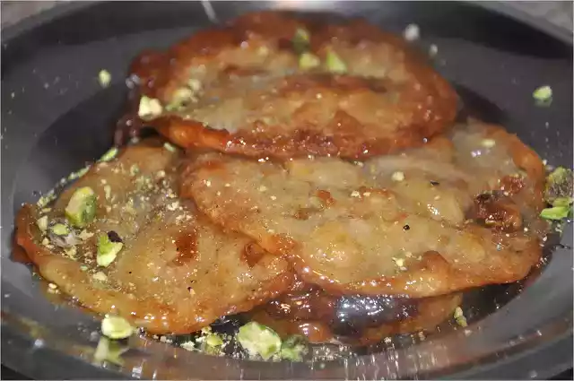 Whole wheat banana pancakes recipe in sugar syrup