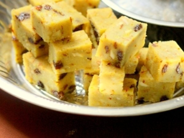 Kesari (Semolina Indian Sweet)