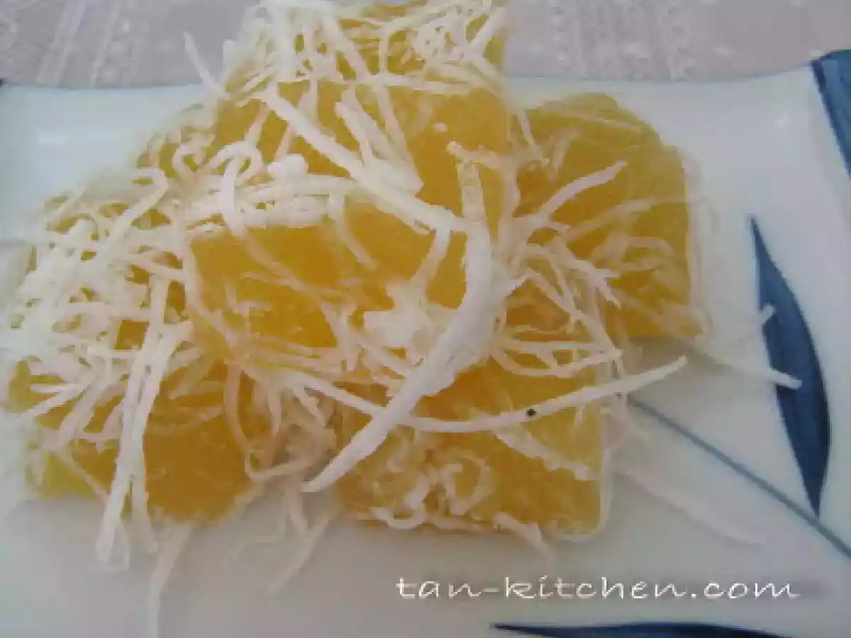 Khanom Mun Sam-pa-lang (Steamed Cassava Cake)