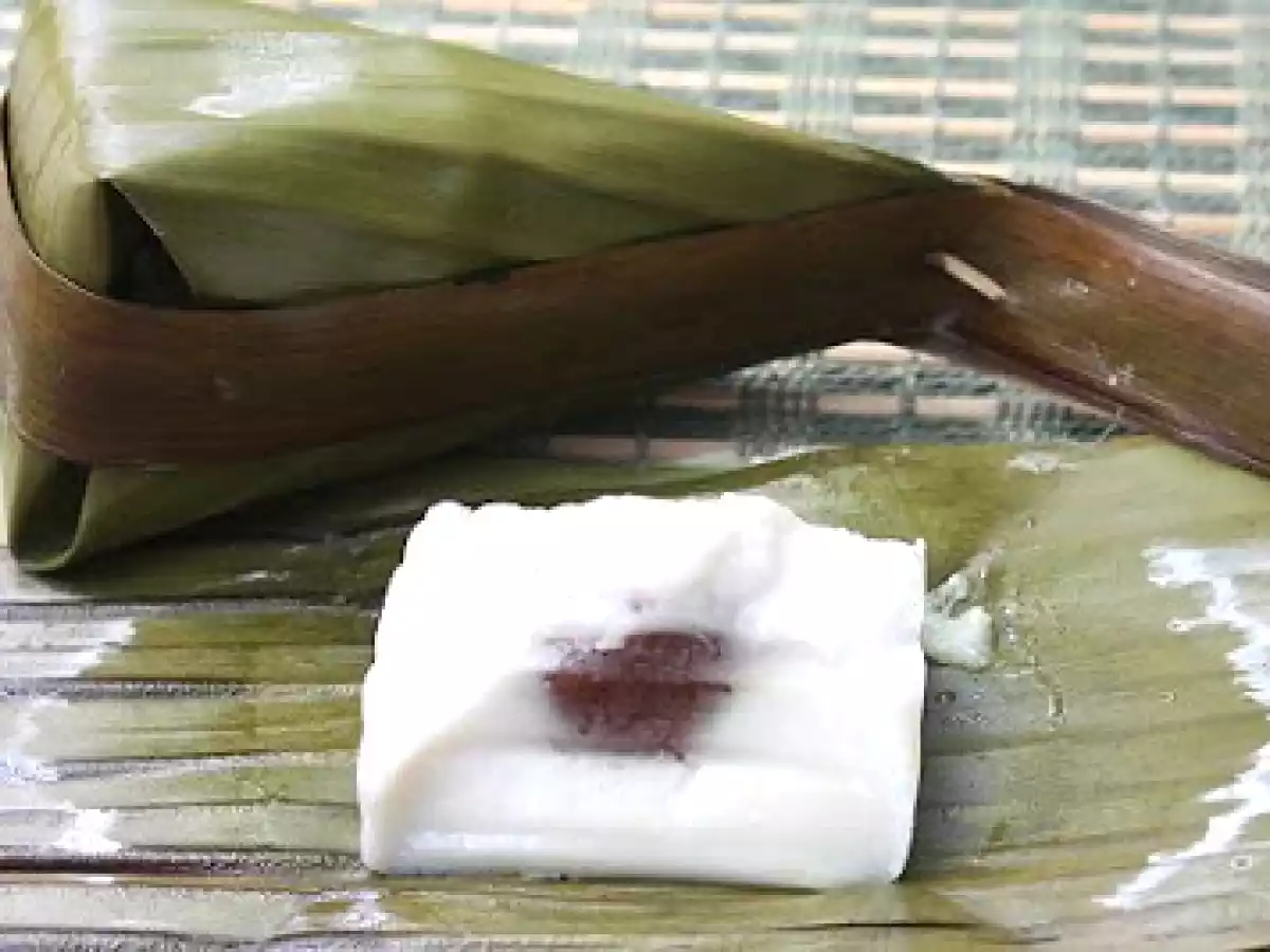 Khanom Sod sai (Filled Coconut Cream)