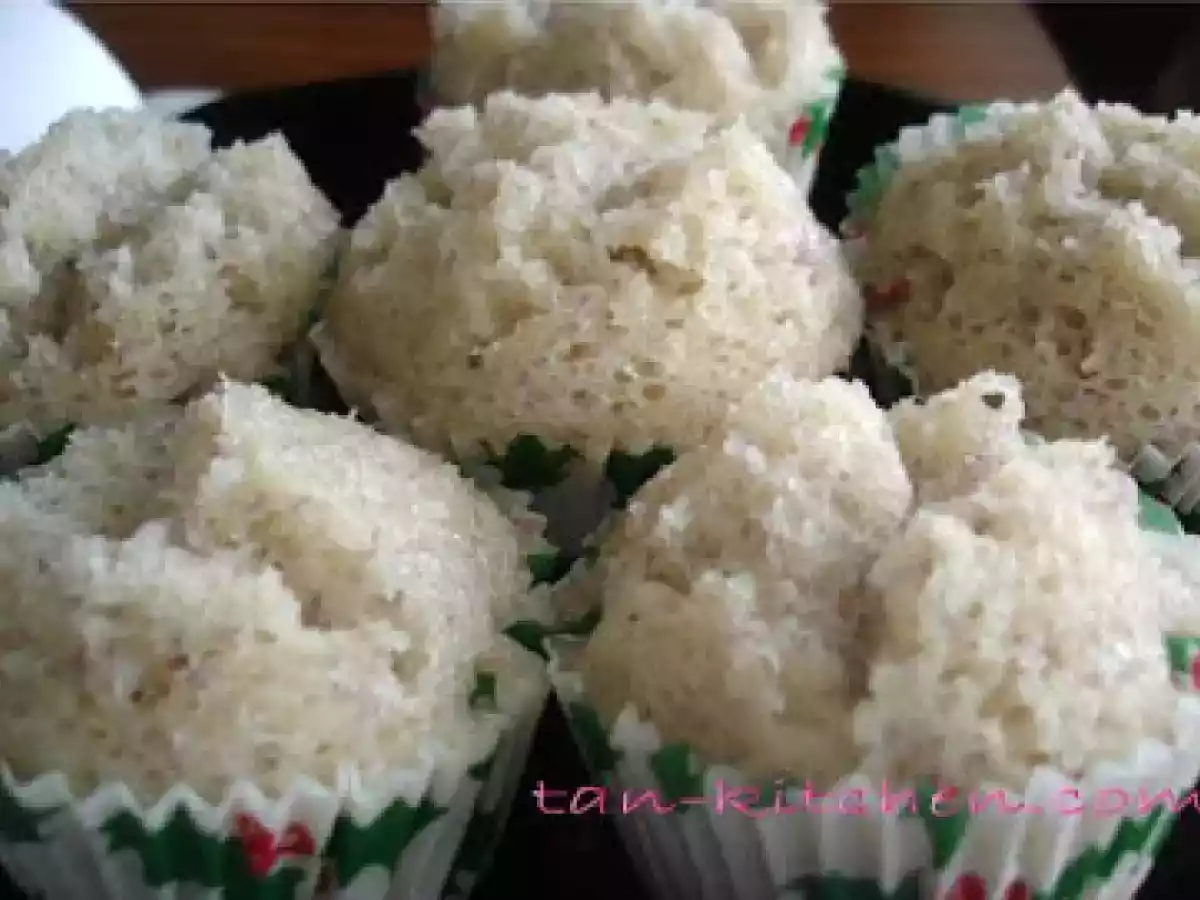 Khanom Tuay Fu (Thai Rice Flour Muffins)