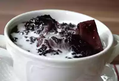 Khao niew dum piek pheuak recipe: black sticky rice dessert