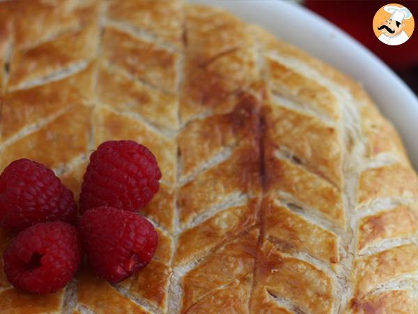 King cake with raspberry pistachio frangipane - photo 3