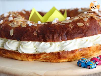 King's brioche stuffed with whipped cream, fluffy and creamy - Spanish Roscón de Reyes - photo 3