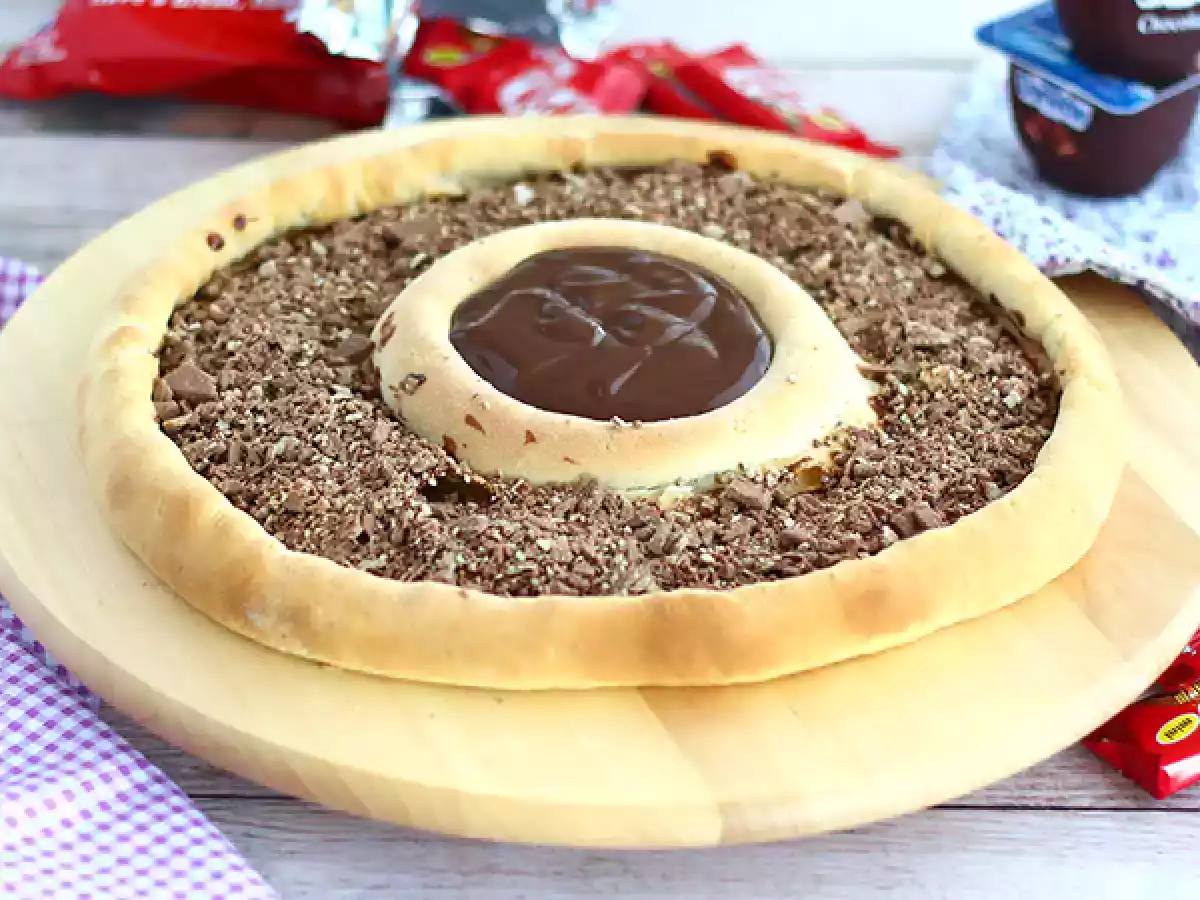 Kit kat and chocolate danette pizza
