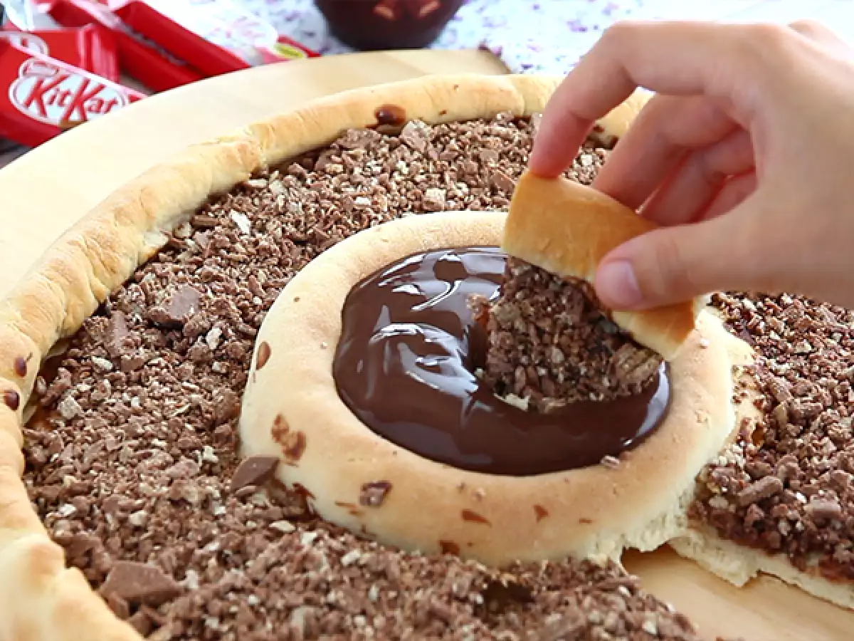 KitKat and chocolate Danette yogurt pizza - photo 2