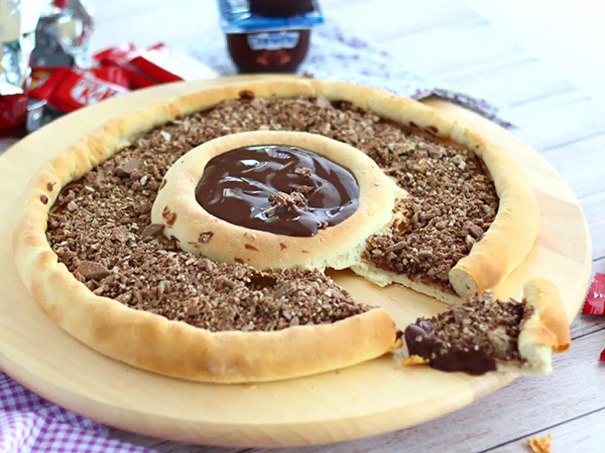 KitKat and chocolate Danette yogurt pizza - photo 4