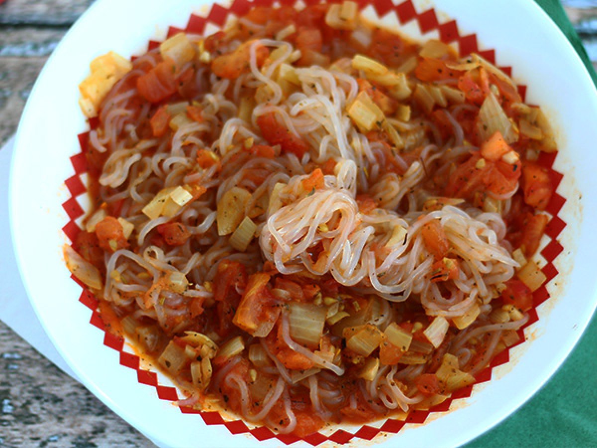 Konjac spaghetti with tomato - photo 2