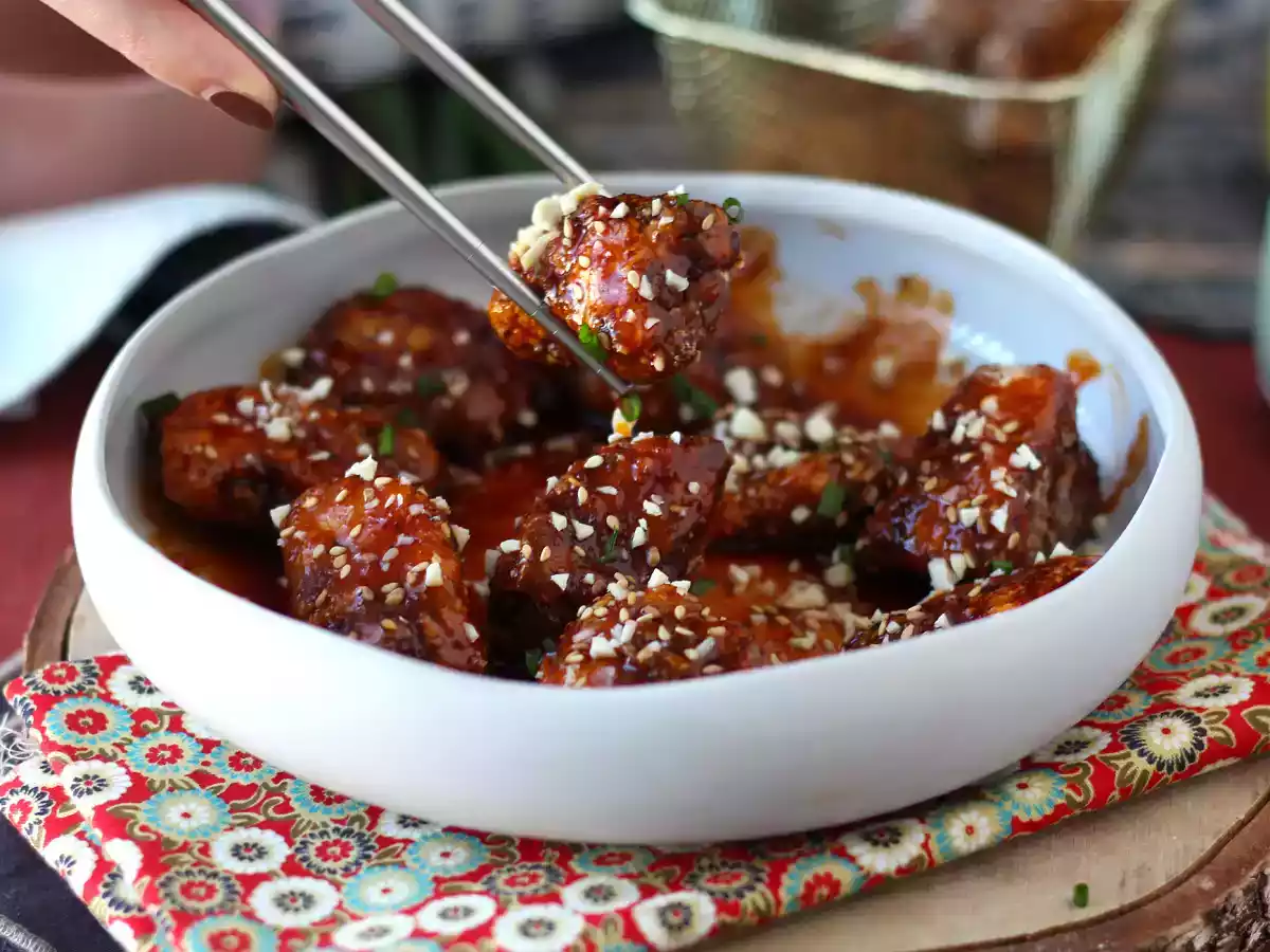 Korean fried chicken with spicy gochujang sauce - dakgangjeong