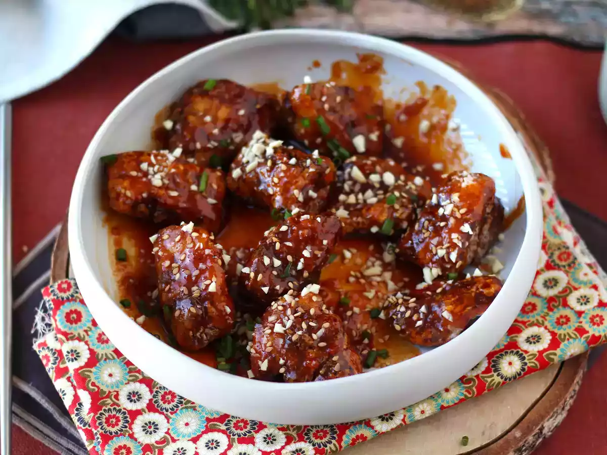 Korean fried chicken with spicy gochujang sauce - dakgangjeong - photo 3