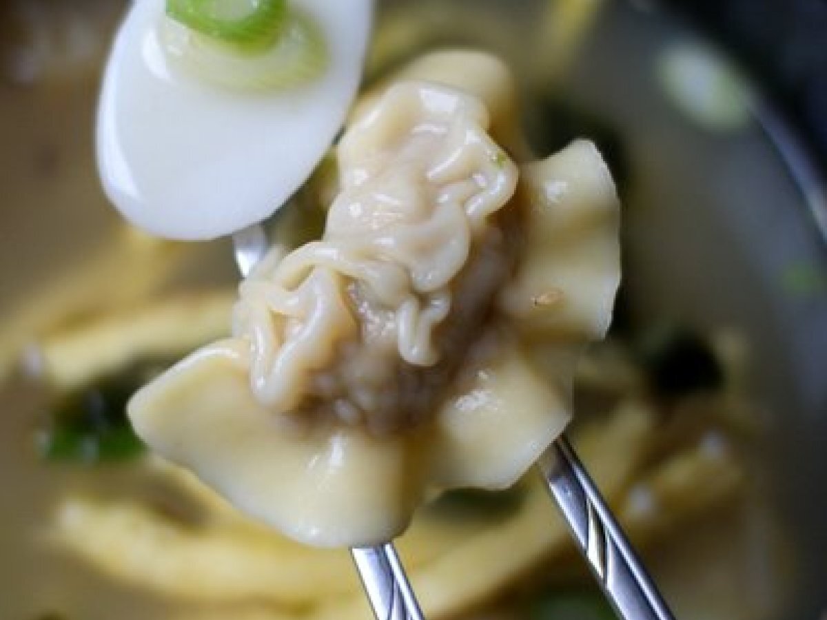 Korean Rice Cake & Dumpling Soup