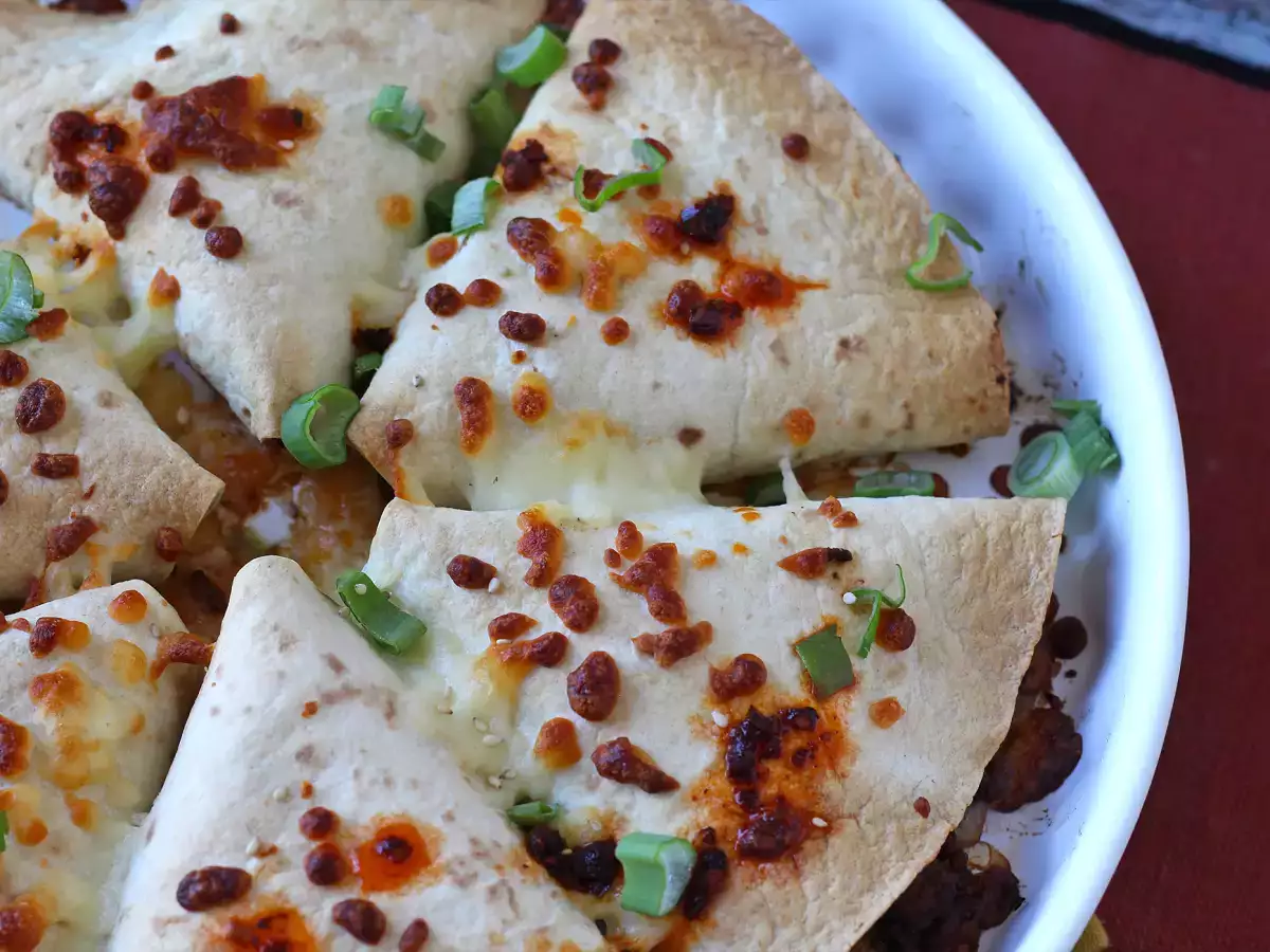 Korean style beef pockets: oven baked quesadillas with spicy meat and mozzarella - photo 5