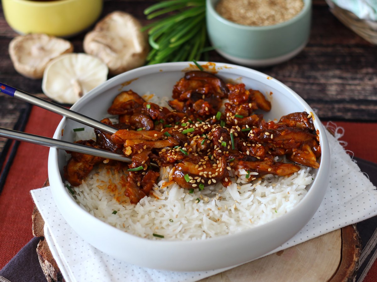 Korean style mushrooms - Shiitake mushrooms with Gochujang sauce