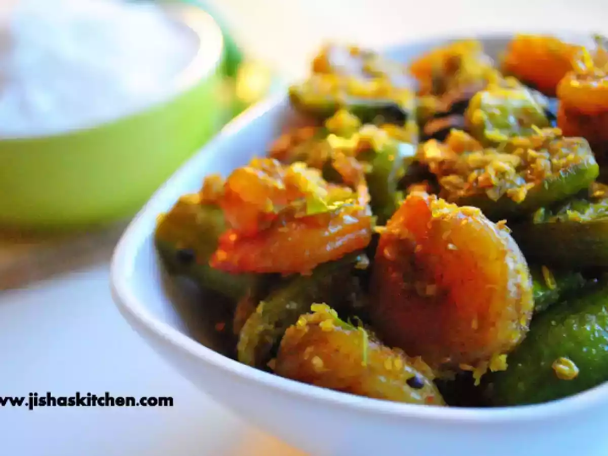 Kovakka Chemmeen Thoran / Ivy Gourd - Prawn Stir Fry with Coconut - photo 2