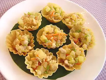 Krathong thong recipe: patty shells with minced chicken