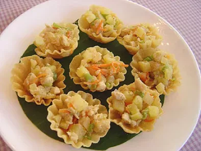 KRATHONG THONG (Patty Shells with Minced Chicken)
