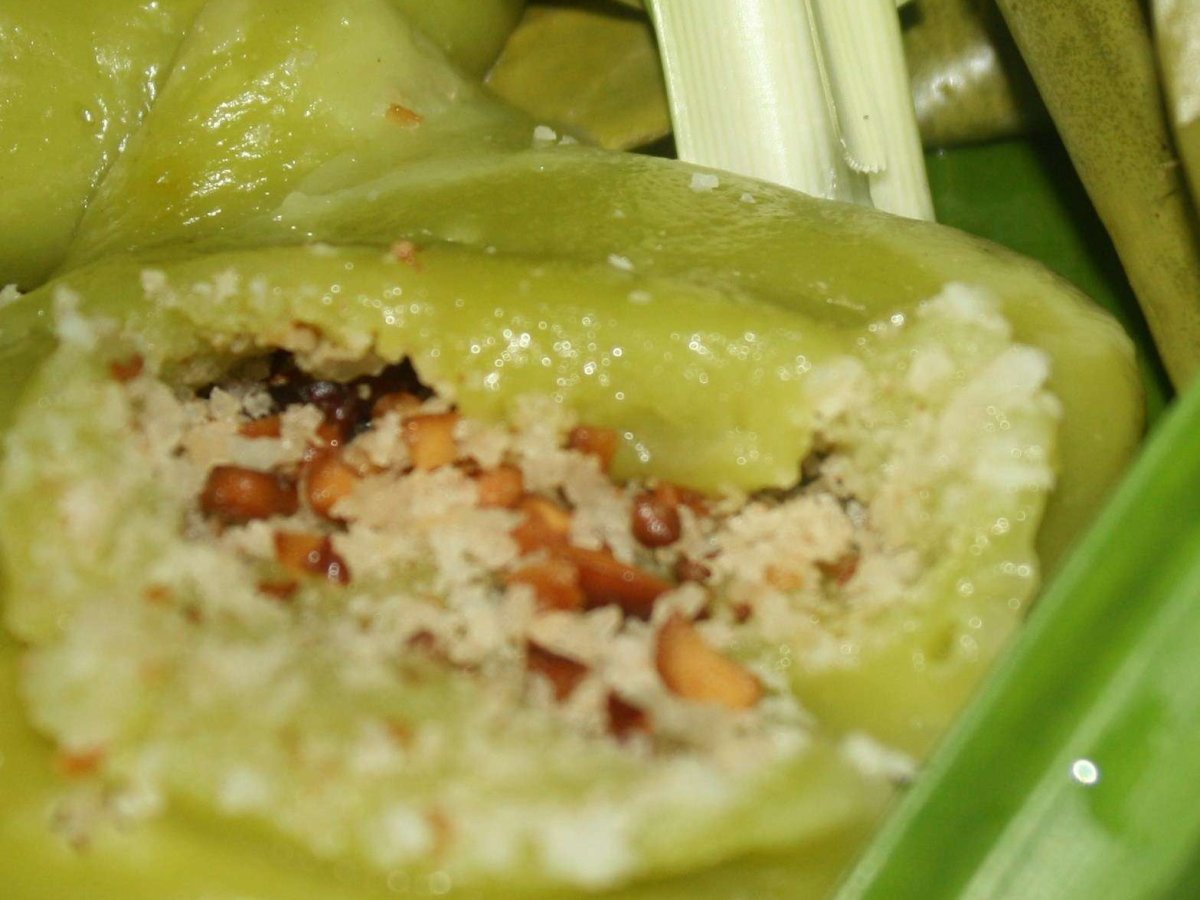 Kuih Koci (Cashew nut and Coconut Filling)