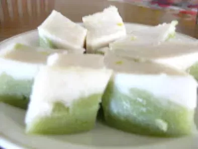 Kuih Talam (Steam Pandan Layered Cake)