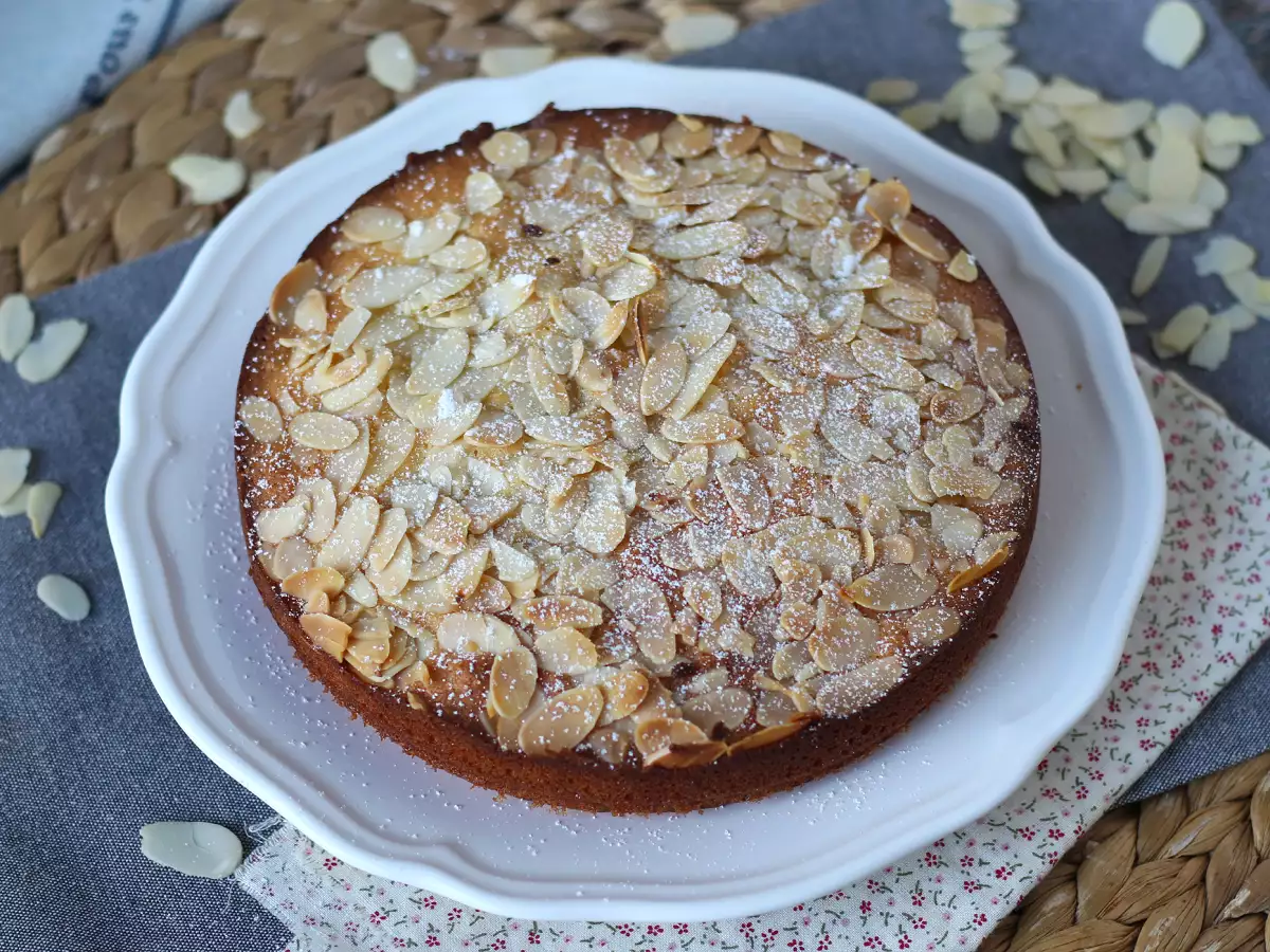 L'Amandier, the ultra-moist almond cake - photo 4