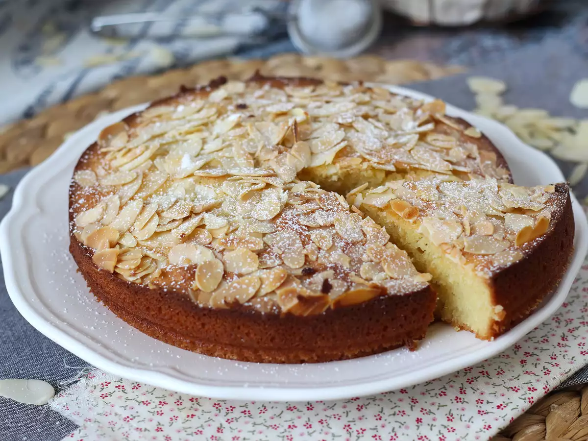 L'Amandier, the ultra-moist almond cake - photo 9