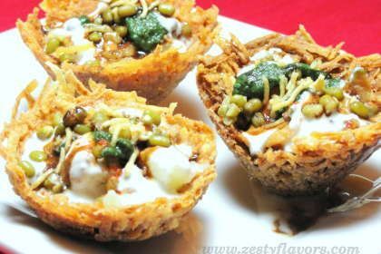 Lachha Tokri Chaat In A Crunchy Edible Bowl Recipe Petitchef