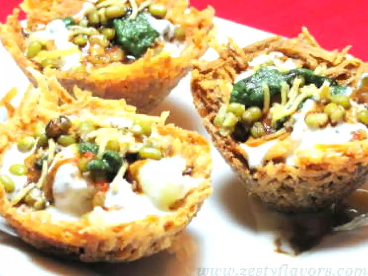 Lachha Tokri- Chaat in a crunchy edible bowl!