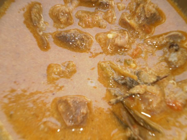 Lamb Lungs Curry/Gravy (Lamb lungs pieces in a spicy gravy)