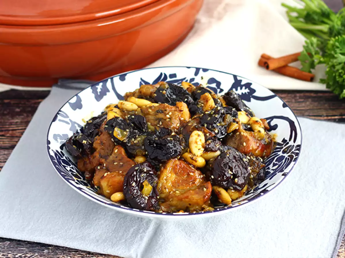 Lamb tagine with prunes (steps and video)