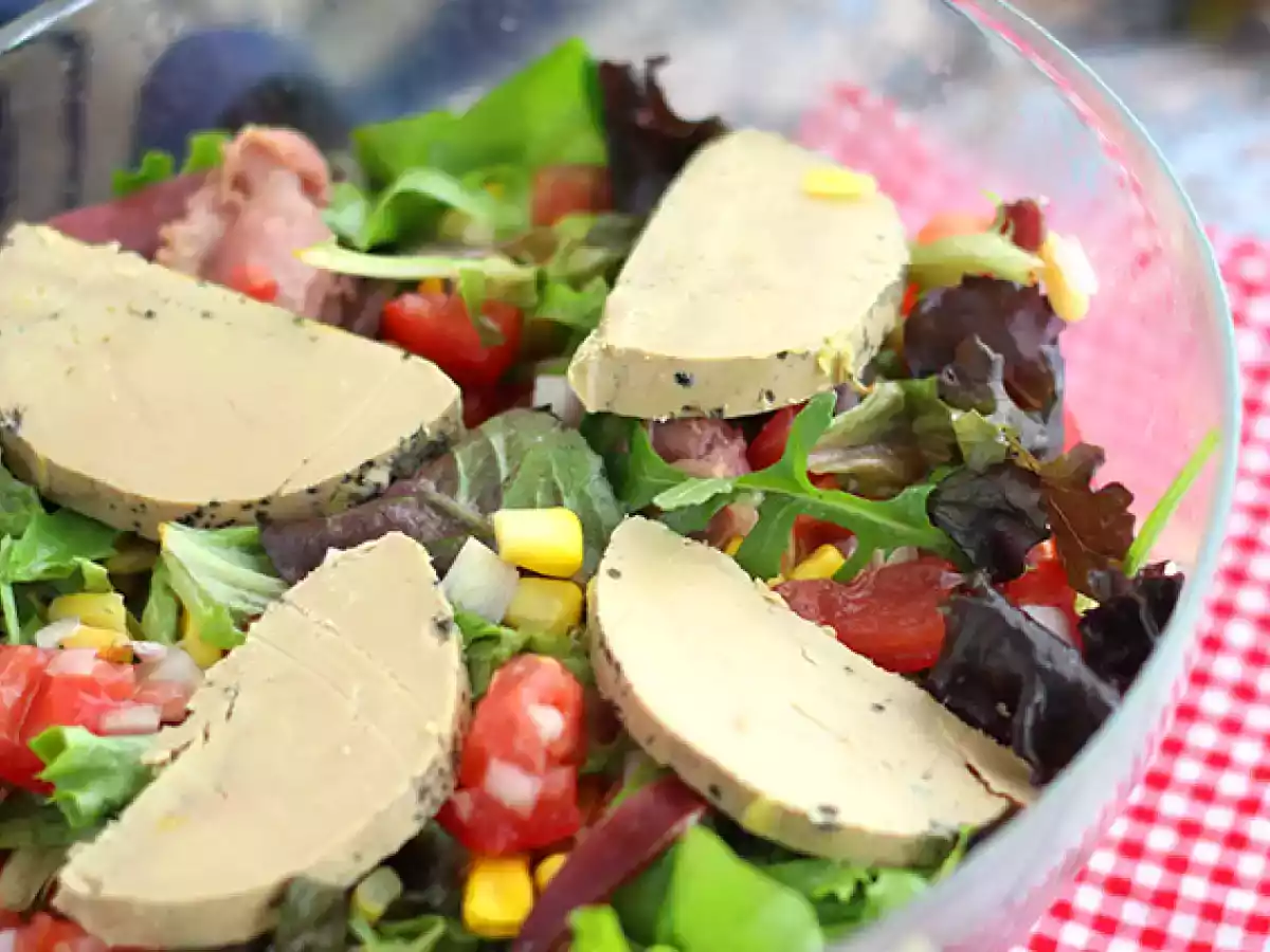 Landaise salad with foie gras (périgourdine salad) - photo 2