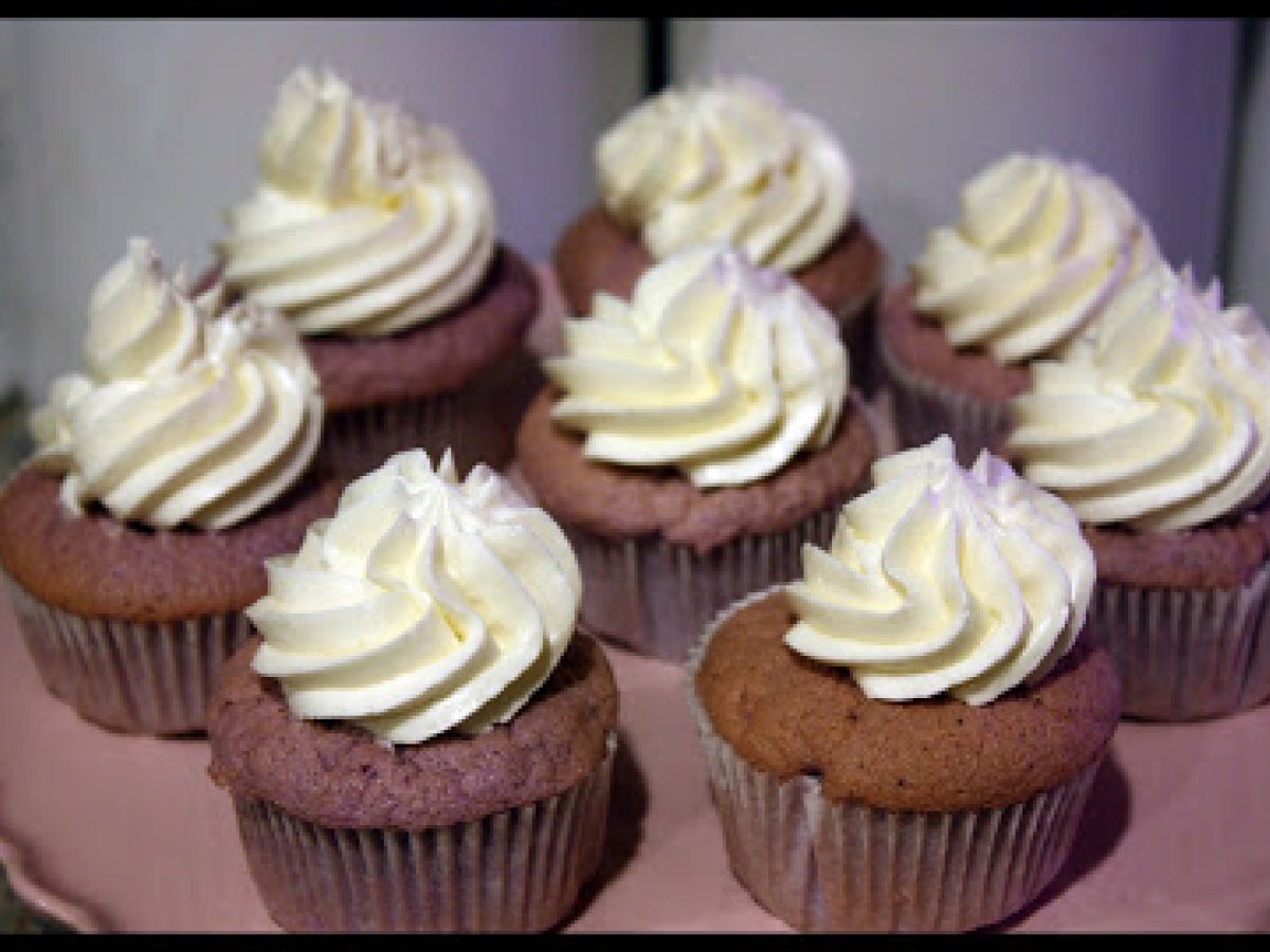 Lavender Chiffon Cupcakes with Swiss Meringue Buttercream - photo 3