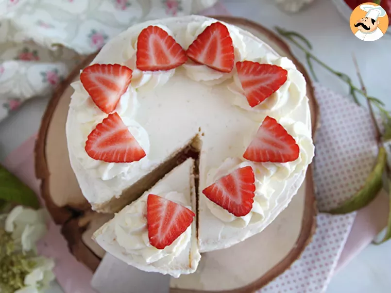 Layer cake with strawberries and mascarpone cream - photo 3