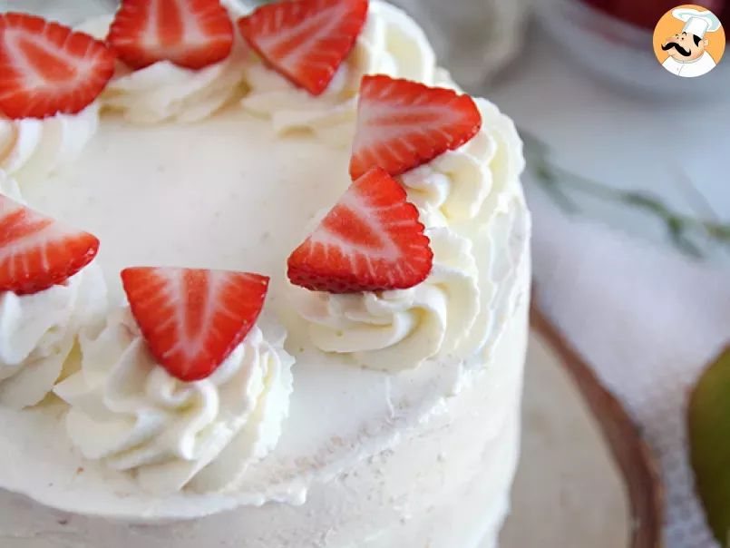 Layer cake with strawberries and mascarpone cream - photo 4
