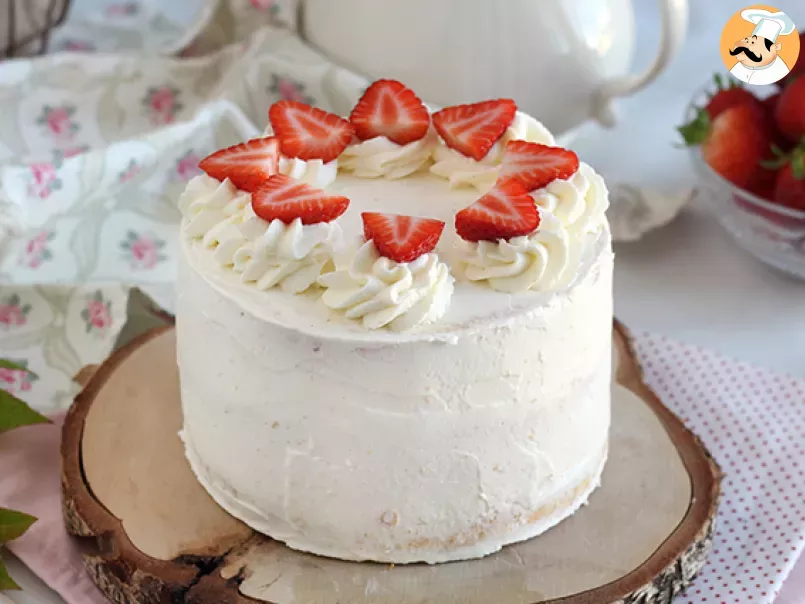 Layer cake with strawberries and mascarpone cream - photo 5