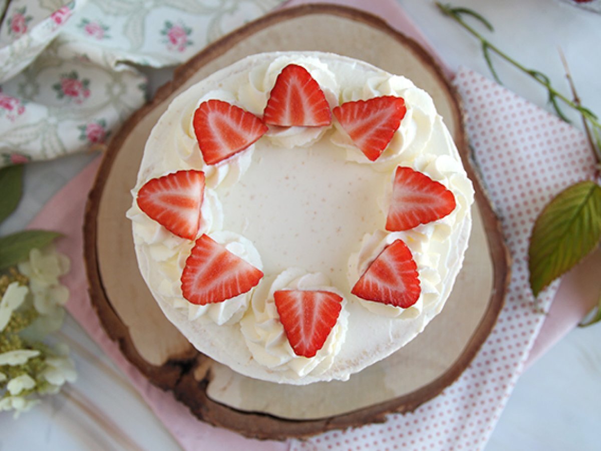 Layer cake with strawberries and mascarpone cream - photo 6