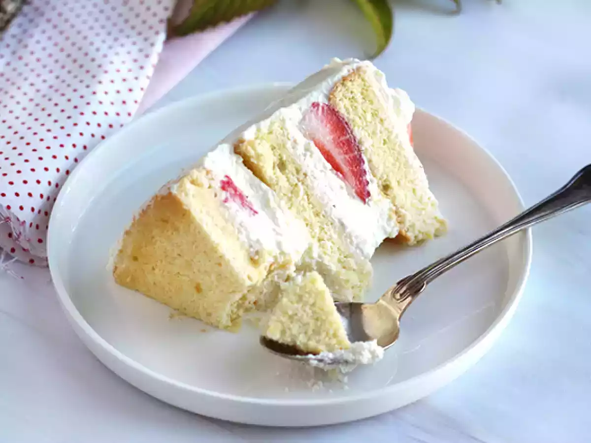 Layer cake with strawberries and mascarpone cream - photo 7