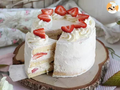 Layer cake with strawberries and mascarpone cream