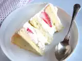 Layer cake with strawberries and mascarpone cream, photo 1