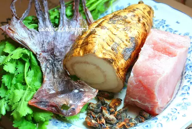 Lean pork soup with arrowroot and octopus recipe