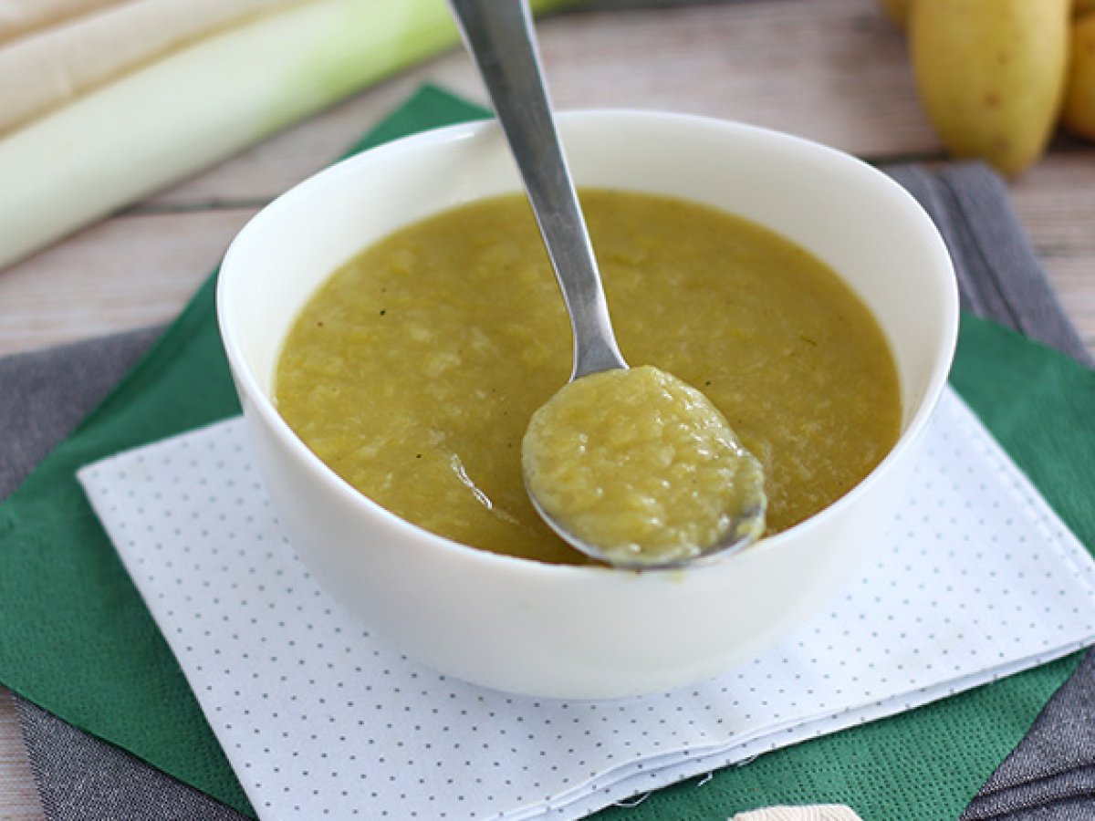 Leek and potato soup easy and quick - Recipe Petitchef