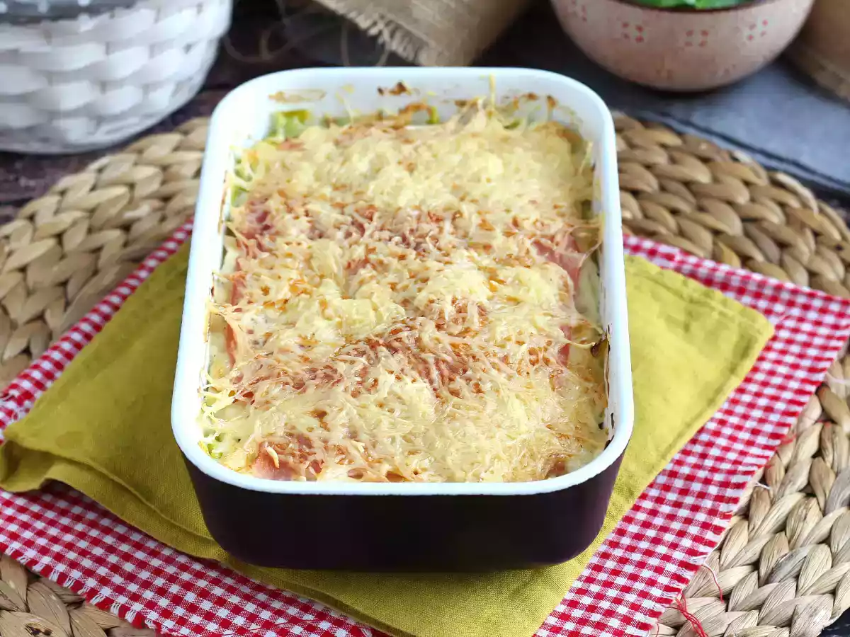 Leek, ham and cheese gratin