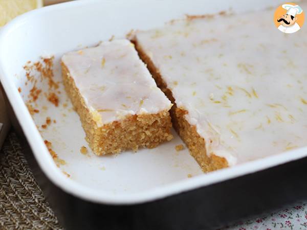 Lemon and oat brownies with lemon glaze - photo 4