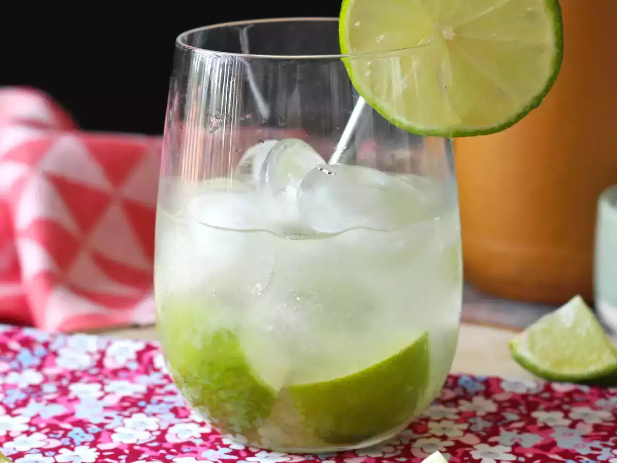 Lemon Caipirinha: the easy-to-make Brazilian drink without a cocktail shaker - photo 5