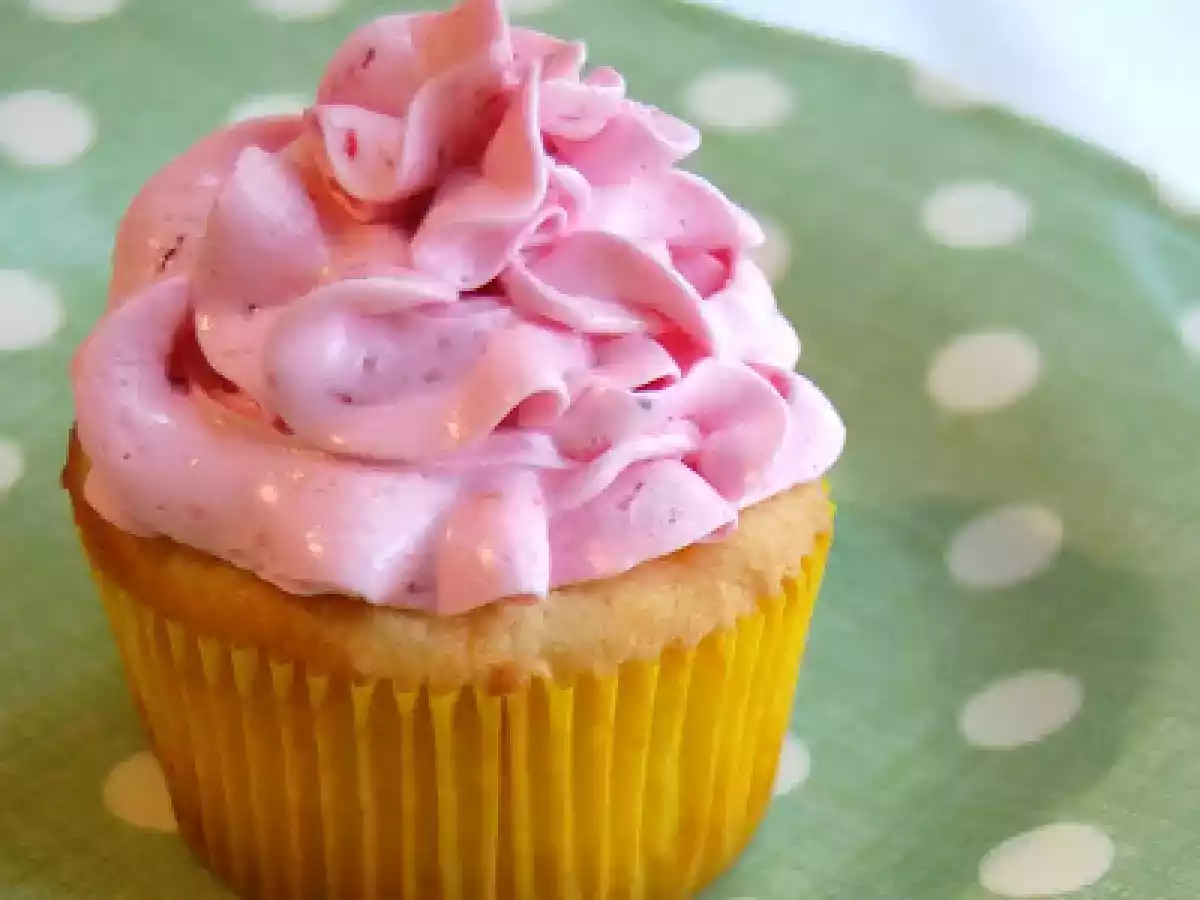 Lemon Cupcakes with Strawberry Swiss Meringue Buttercream