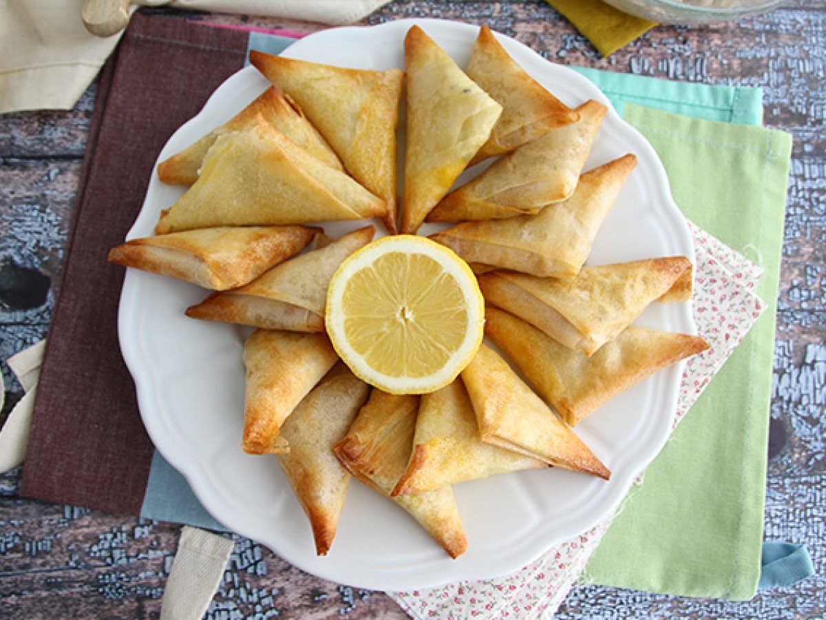 Lemon feta and chives samosas - photo 4