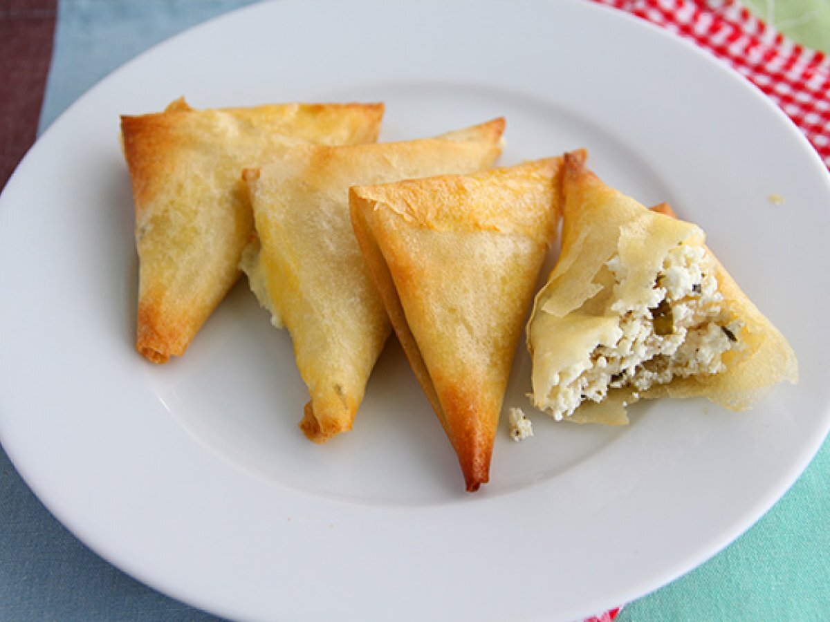 Lemon feta and chives samosas - photo 5