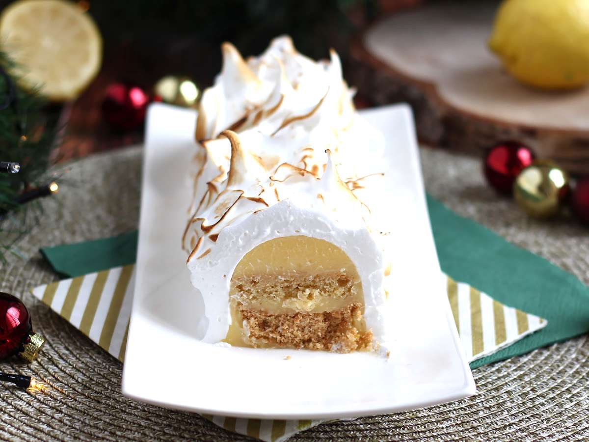 Lemon meringue tart yule log