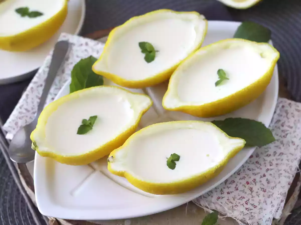 Lemon posset, the no-bake lemon dessert that you will love, with only 3 ingredients!